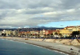 Praia no inverno em Nice