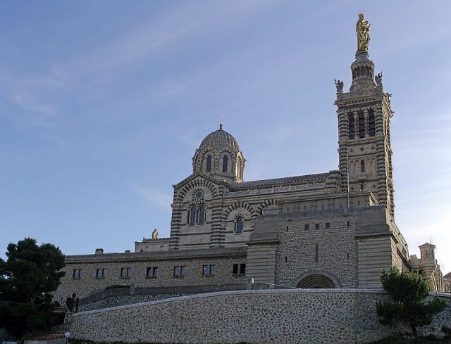 Fachada da Notre Dame de la Garde em Marselha