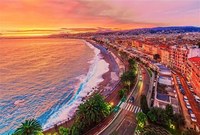 Vista da cidade de Nice no fim de tarde