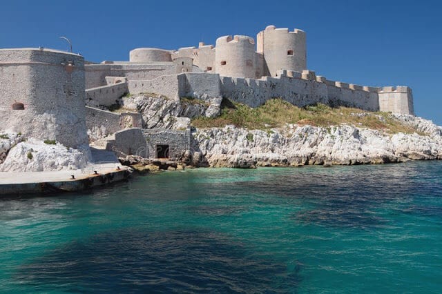 Castelo de If e o mar em Marselha
