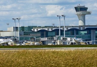 Aviões no Aeroporto de Bordéus