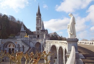 Vista da entrada de Lourdes