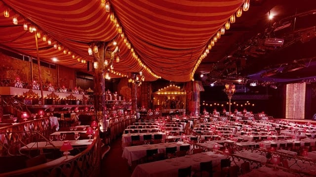 Moulin Rouge no Ano Novo em Paris