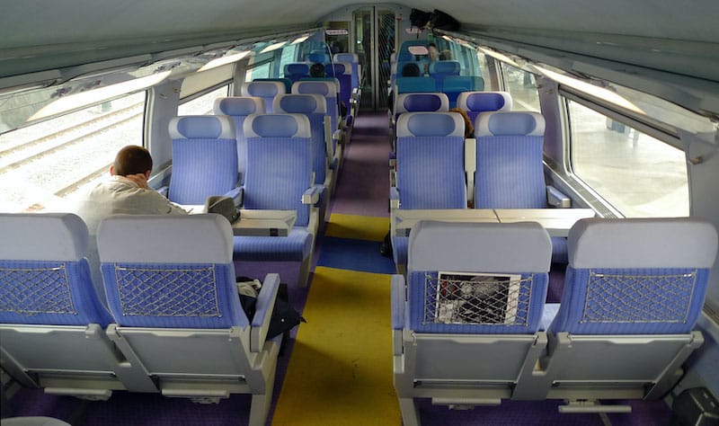 Interior do trem na França