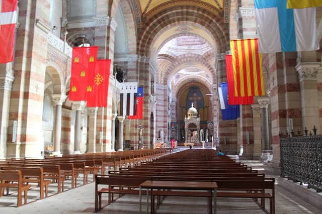Interior da Catedral de Marselha