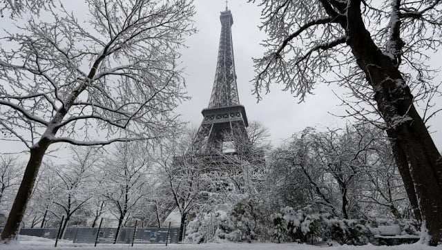 Torre Eiffel em Paris em janeiro