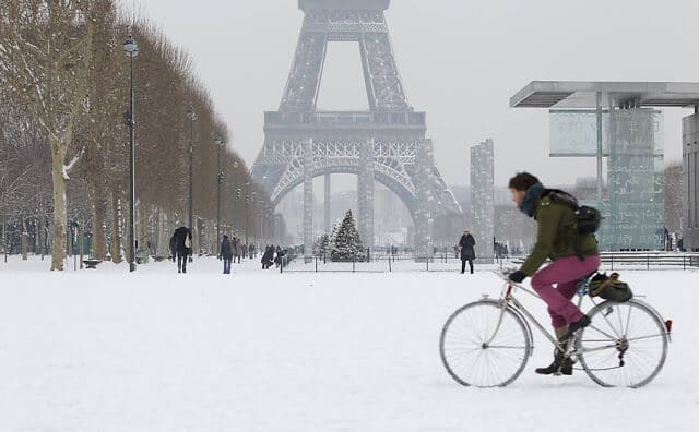 Neve em Paris na Torre Eiffel