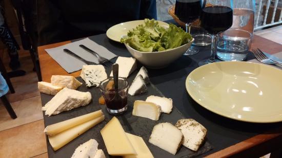 Onde degustar queijos e vinhos em Paris?
