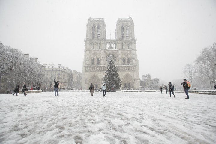 Neve em Paris na Catedral Notre Dame