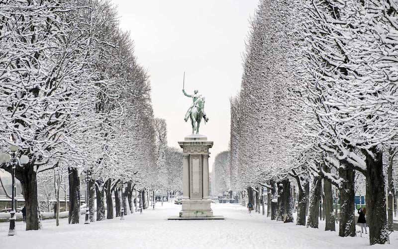 Neve na Champs-Élysées em Paris