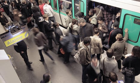 Hora do rush no metrô de Paris