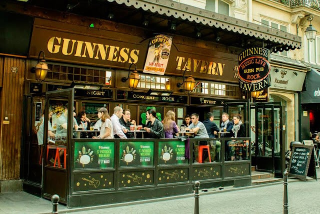 Cervejaria Guinness Tavern em Les Halles em Paris