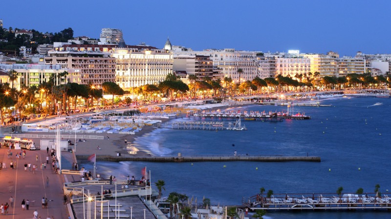Paisagem de Cannes à noite