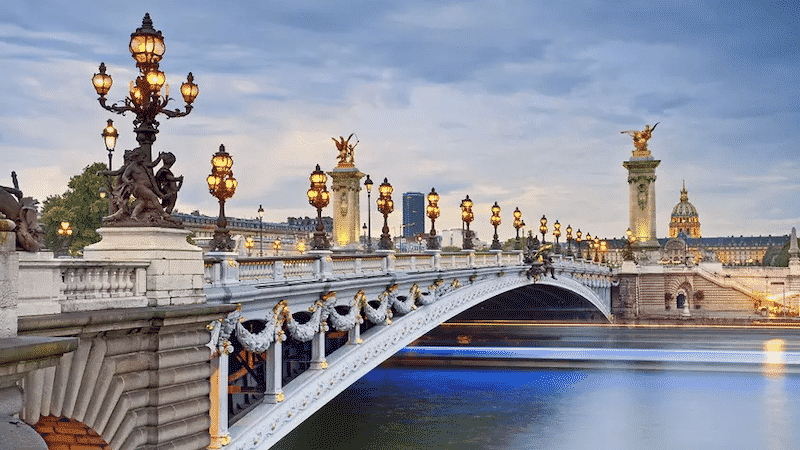 Paisagem da Ponte Alexandre III em Paris
