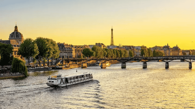 Vista do pôr do sol em Paris