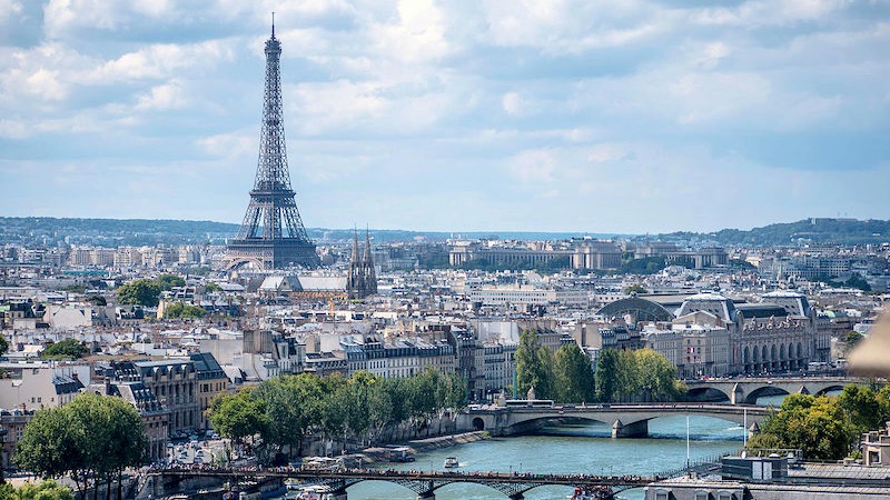 Vista da cidade e Torre Eiffel em Paris