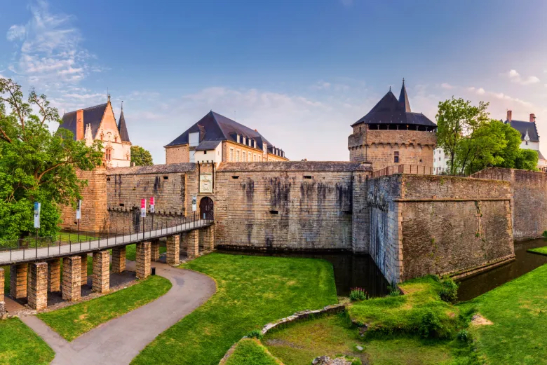 Ponte no Castelo dos Duques da Bretanha em Nantes