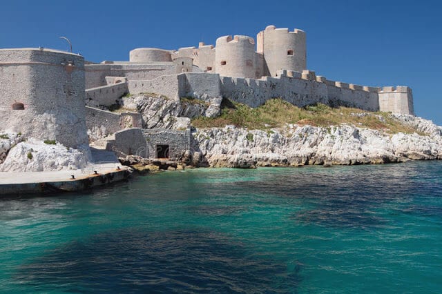 Castelo de If e o mar em Marselha