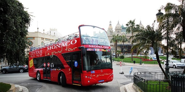 Ônibus turístico em Mônaco