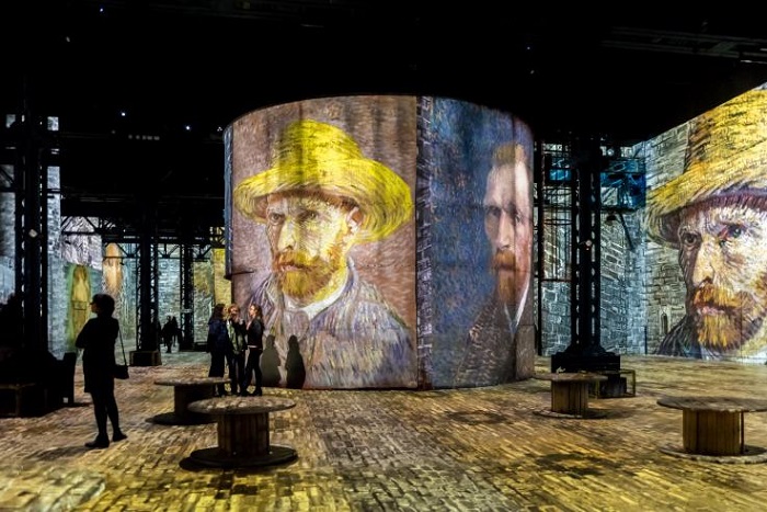 Autoretratos de Van Gogh na exposição interativa