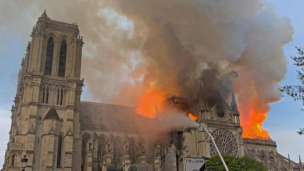 Incêndio na Cadetral Notre Dame em Paris