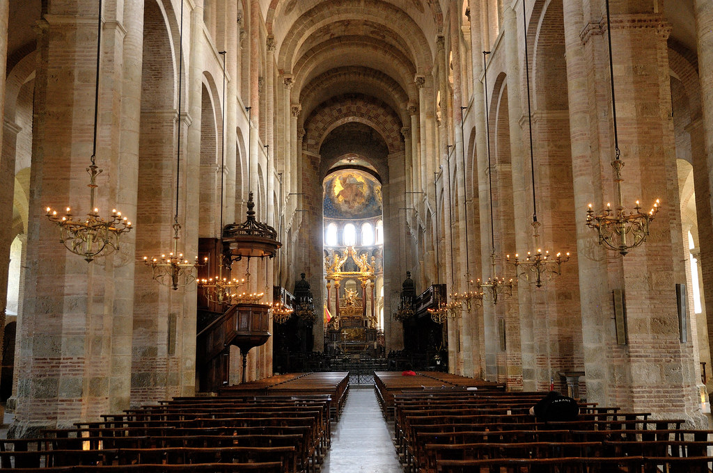 Interior da Basílica de Saint Sernin em Toulouse