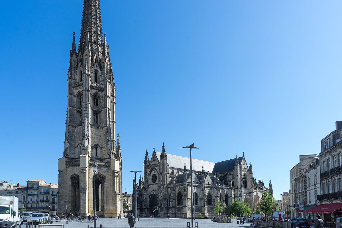 Torre da Basílica Saint-Michel 