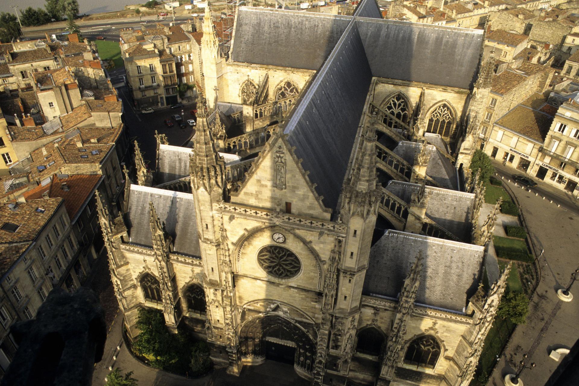 Vista aérea da Basílica Saint-Michel 