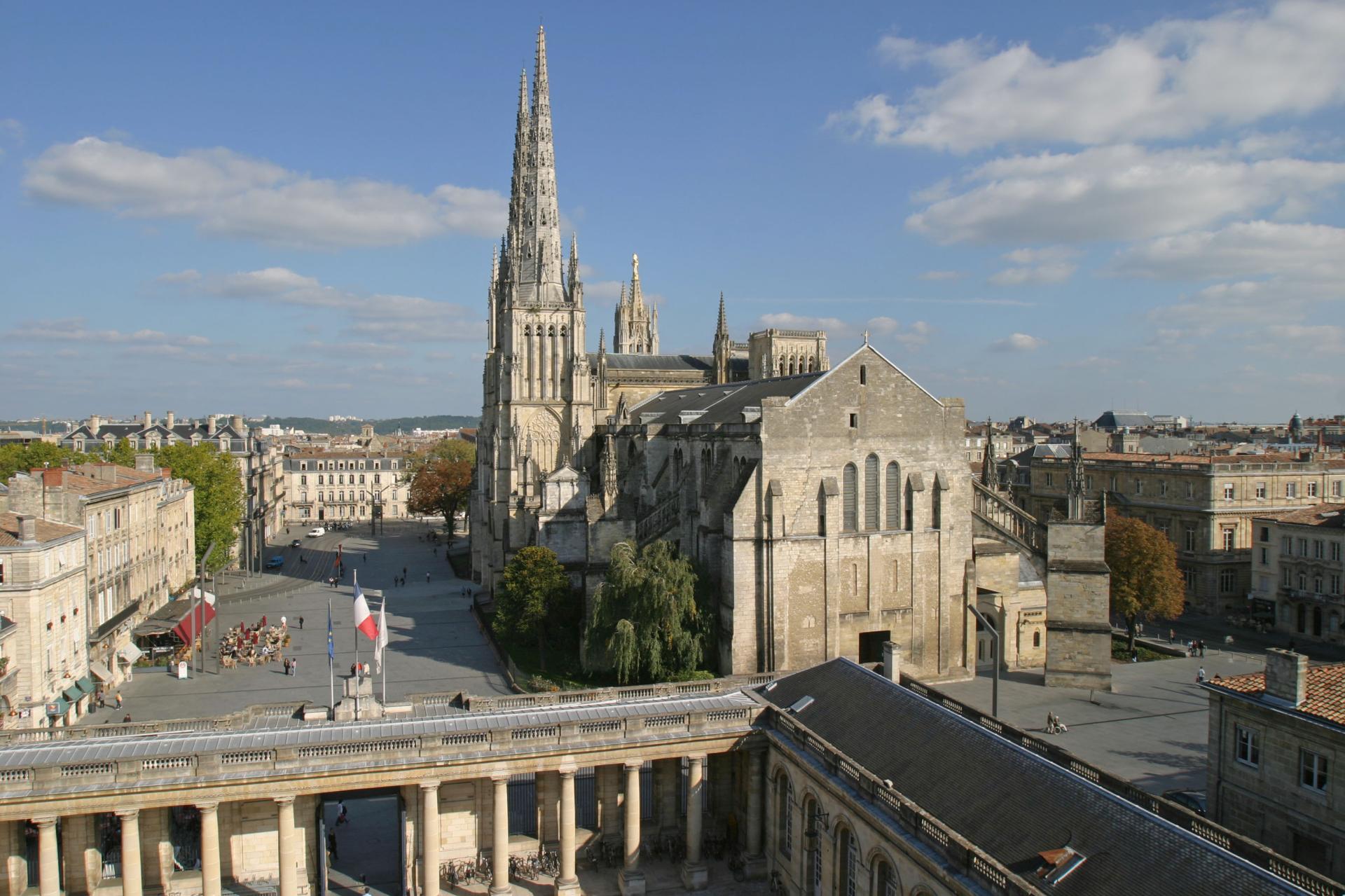 Vista aérea da Catedral de Bordéus