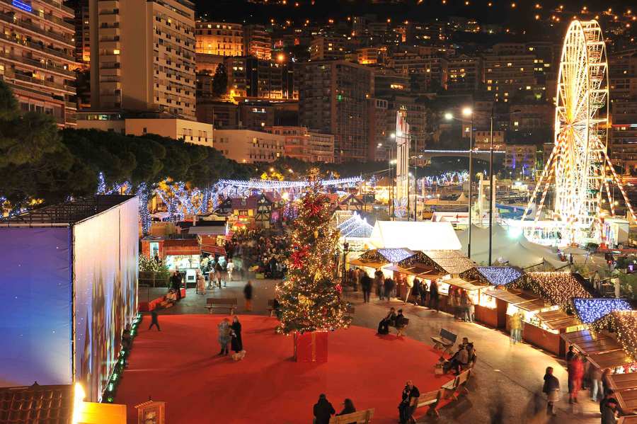Vista do Mercado de Natal em Mônaco