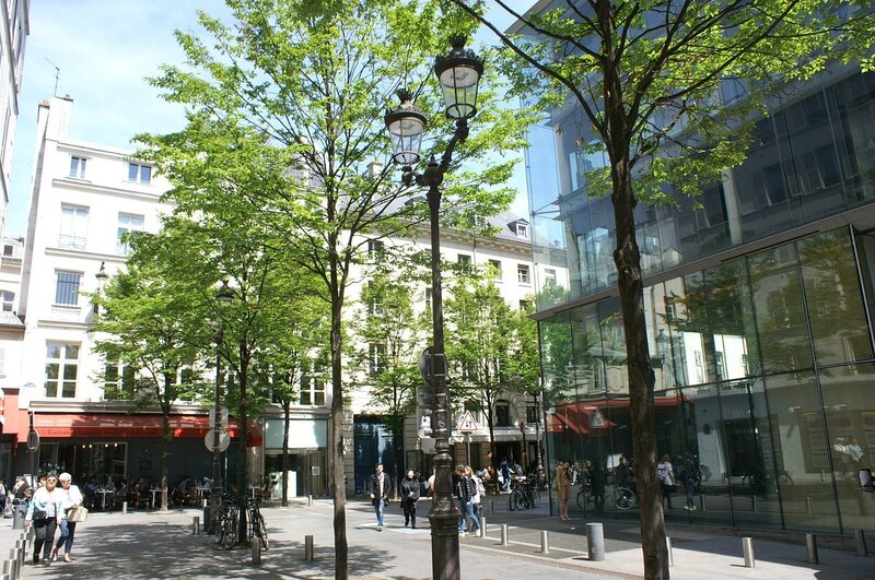 Vista da Praça Marché Saint Honoré em Paris